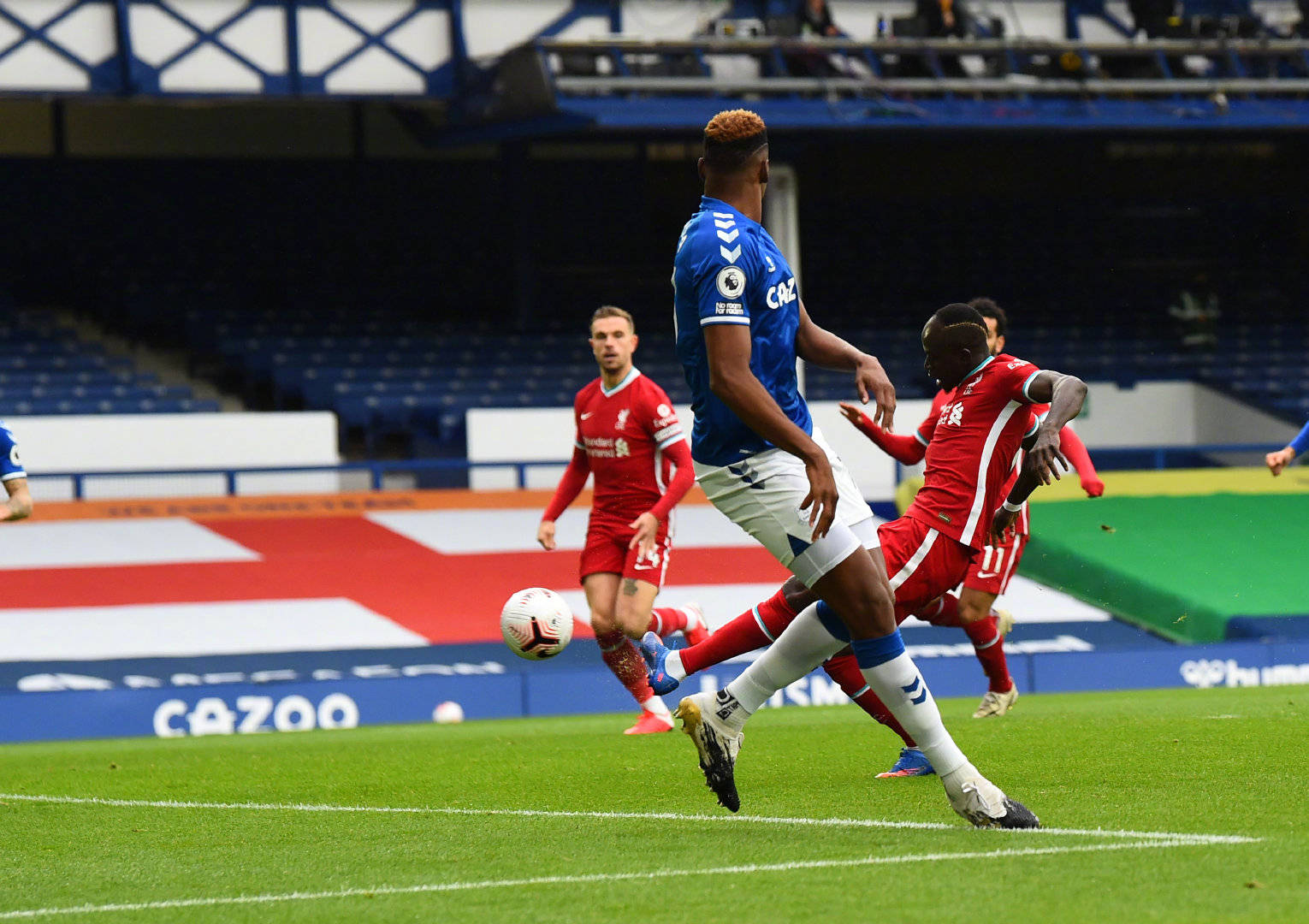 攻防两端均 攻防两端均